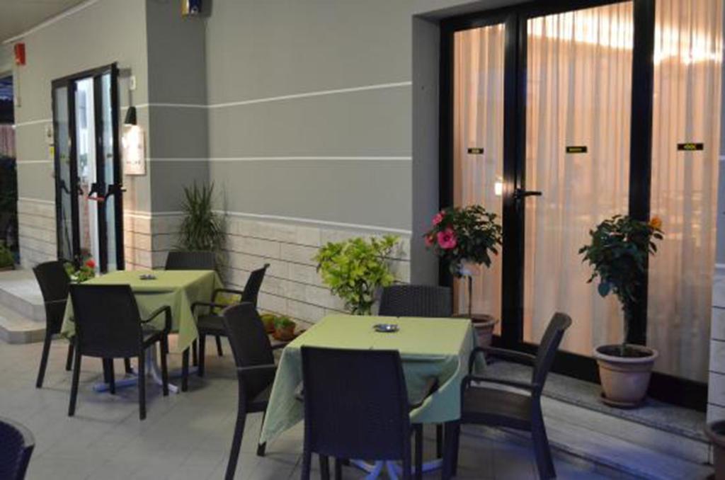 Hotel Laura Ρίμινι Εξωτερικό φωτογραφία