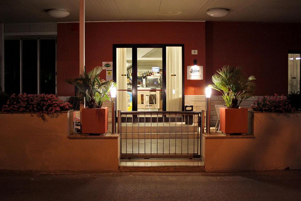 Hotel Laura Ρίμινι Εξωτερικό φωτογραφία
